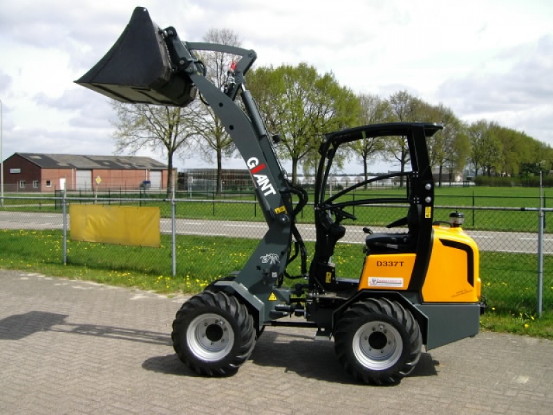 GIANT kniklader met bak, lepels of mestriek met bovenklem